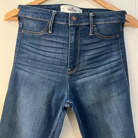 Hollister high rise super skinny jean 7R , 28W, Medium wash, zipper fly - Picture 2 of 7